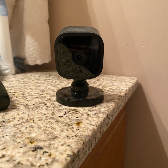 Blink - Picture 2 of 4